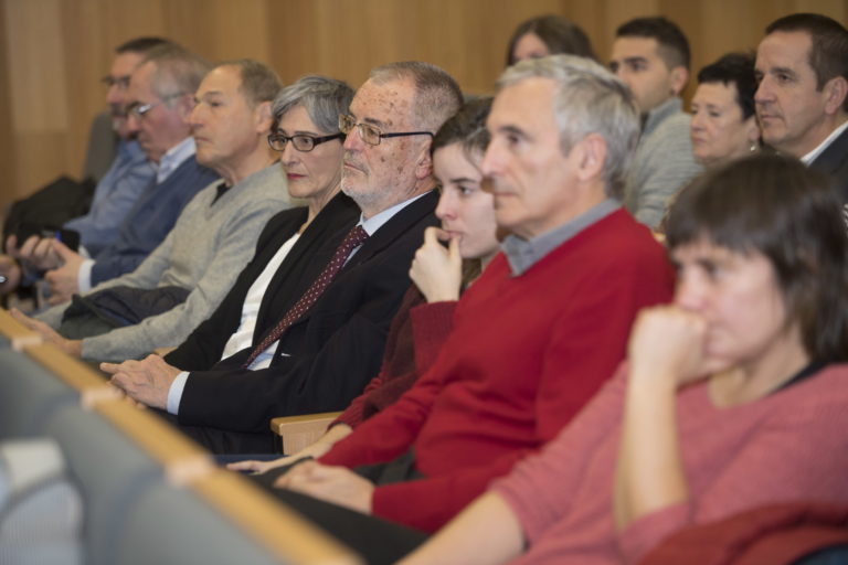 2018-12-18, Donostia. Demokrazia Bai-ren agerraldia. Estatus berri bati buruzko agiria, eta agiri hori sostengatzen duten sinadurak aurkeztuo dituzte. Han izan dira, besteak beste, Juan Jose Ibarretxe, Joseba Azkarraga, Iñigo Iruin, Rafa Diez, Nekane Alzelai.
18-12-2018, San Sebastián. Comparecencia de Demokrazia Bai, para presentar un manifiesto sobre el nuevo estatus y las firmas que lo sustentan. Comparecerán entre otros Juan Jose Ibarretxe, Joseba Azkarraga, Iñigo Iruin, Rafa Diez, Nekane Alzelai.