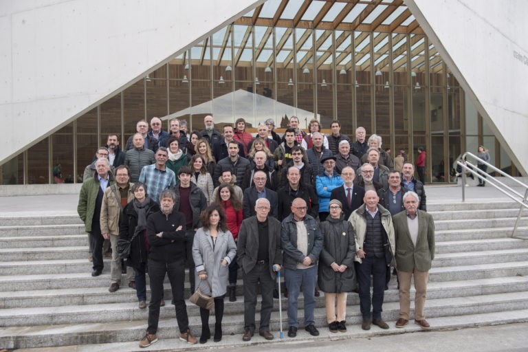 2018-12-18, Donostia. Demokrazia Bai-ren agerraldia. Estatus berri bati buruzko agiria, eta agiri hori sostengatzen duten sinadurak aurkeztuo dituzte. Han izan dira, besteak beste, Juan Jose Ibarretxe, Joseba Azkarraga, Iñigo Iruin, Rafa Diez, Nekane Alzelai.
18-12-2018, San Sebastián. Comparecencia de Demokrazia Bai, para presentar un manifiesto sobre el nuevo estatus y las firmas que lo sustentan. Comparecerán entre otros Juan Jose Ibarretxe, Joseba Azkarraga, Iñigo Iruin, Rafa Diez, Nekane Alzelai.