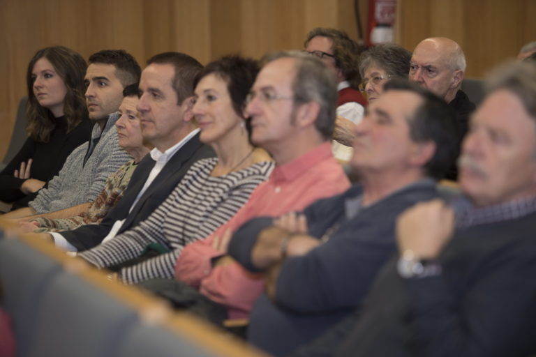 2018-12-18, Donostia. Demokrazia Bai-ren agerraldia. Estatus berri bati buruzko agiria, eta agiri hori sostengatzen duten sinadurak aurkeztuo dituzte. Han izan dira, besteak beste, Juan Jose Ibarretxe, Joseba Azkarraga, Iñigo Iruin, Rafa Diez, Nekane Alzelai.
18-12-2018, San Sebastián. Comparecencia de Demokrazia Bai, para presentar un manifiesto sobre el nuevo estatus y las firmas que lo sustentan. Comparecerán entre otros Juan Jose Ibarretxe, Joseba Azkarraga, Iñigo Iruin, Rafa Diez, Nekane Alzelai.