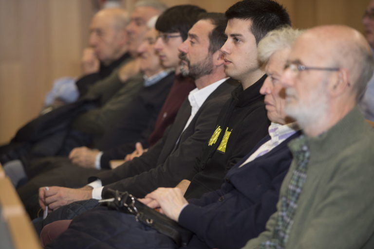 2018-12-18, Donostia. Demokrazia Bai-ren agerraldia. Estatus berri bati buruzko agiria, eta agiri hori sostengatzen duten sinadurak aurkeztuo dituzte. Han izan dira, besteak beste, Juan Jose Ibarretxe, Joseba Azkarraga, Iñigo Iruin, Rafa Diez, Nekane Alzelai.
18-12-2018, San Sebastián. Comparecencia de Demokrazia Bai, para presentar un manifiesto sobre el nuevo estatus y las firmas que lo sustentan. Comparecerán entre otros Juan Jose Ibarretxe, Joseba Azkarraga, Iñigo Iruin, Rafa Diez, Nekane Alzelai.