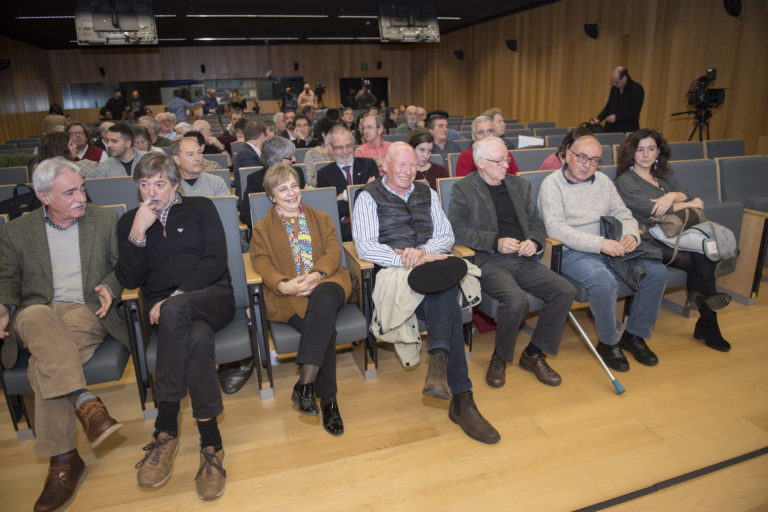2018-12-18, Donostia. Demokrazia Bai-ren agerraldia. Estatus berri bati buruzko agiria, eta agiri hori sostengatzen duten sinadurak aurkeztuo dituzte. Han izan dira, besteak beste, Juan Jose Ibarretxe, Joseba Azkarraga, Iñigo Iruin, Rafa Diez, Nekane Alzelai.
18-12-2018, San Sebastián. Comparecencia de Demokrazia Bai, para presentar un manifiesto sobre el nuevo estatus y las firmas que lo sustentan. Comparecerán entre otros Juan Jose Ibarretxe, Joseba Azkarraga, Iñigo Iruin, Rafa Diez, Nekane Alzelai.