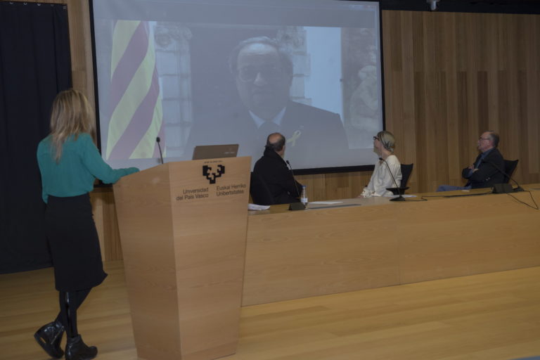 2018-12-18, Donostia. Demokrazia Bai-ren agerraldia. Estatus berri bati buruzko agiria, eta agiri hori sostengatzen duten sinadurak aurkeztuo dituzte. Han izan dira, besteak beste, Juan Jose Ibarretxe, Joseba Azkarraga, Iñigo Iruin, Rafa Diez, Nekane Alzelai.
18-12-2018, San Sebastián. Comparecencia de Demokrazia Bai, para presentar un manifiesto sobre el nuevo estatus y las firmas que lo sustentan. Comparecerán entre otros Juan Jose Ibarretxe, Joseba Azkarraga, Iñigo Iruin, Rafa Diez, Nekane Alzelai.