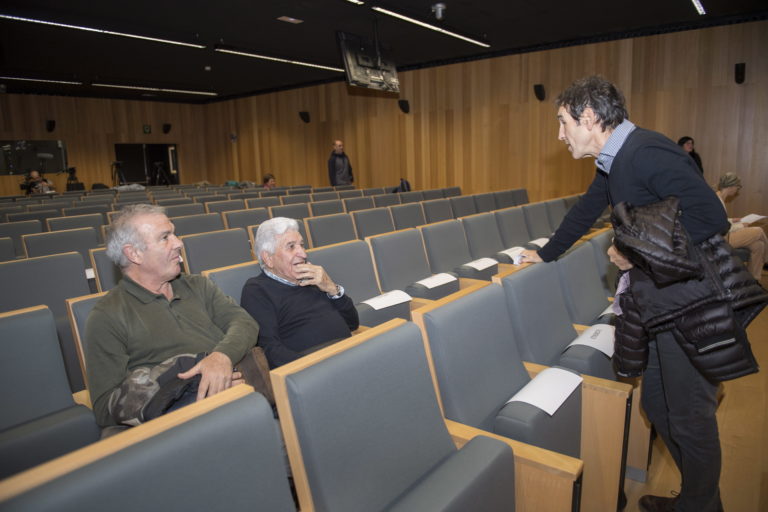 2018-12-18, Donostia. Demokrazia Bai-ren agerraldia. Estatus berri bati buruzko agiria, eta agiri hori sostengatzen duten sinadurak aurkeztuo dituzte. Han izan dira, besteak beste, Juan Jose Ibarretxe, Joseba Azkarraga, Iñigo Iruin, Rafa Diez, Nekane Alzelai.
18-12-2018, San Sebastián. Comparecencia de Demokrazia Bai, para presentar un manifiesto sobre el nuevo estatus y las firmas que lo sustentan. Comparecerán entre otros Juan Jose Ibarretxe, Joseba Azkarraga, Iñigo Iruin, Rafa Diez, Nekane Alzelai.